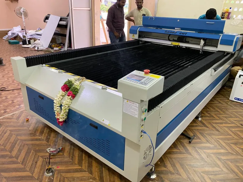 Laser cutting machine